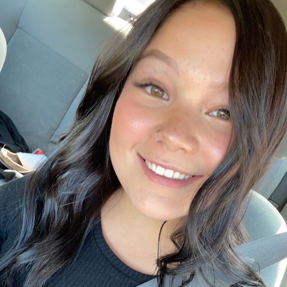 Meet your Posher, Alexis - Picture 1 of 6